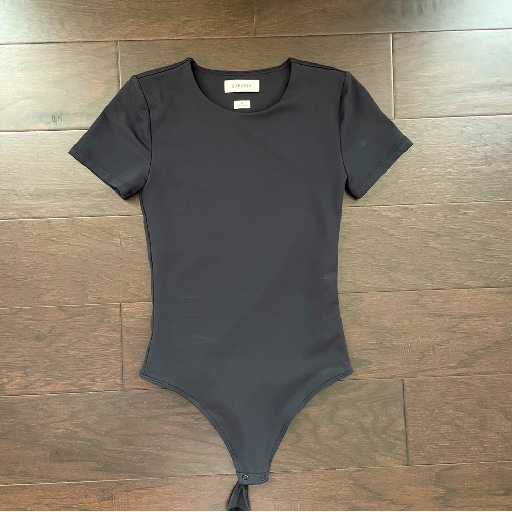 Aritzia Babaton contour crew black short sleeve bodysuit Size XS